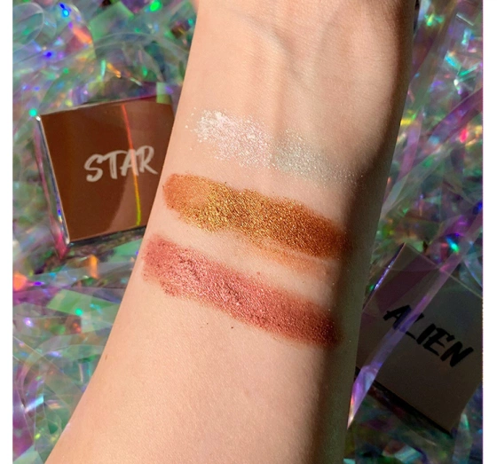 Makeup Revolution Cosmic Trip cień do powiek Star 1,6g
