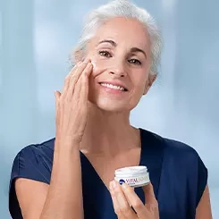 NIVEA Vital Soja ujędrniające serum do twarzy 40 ml