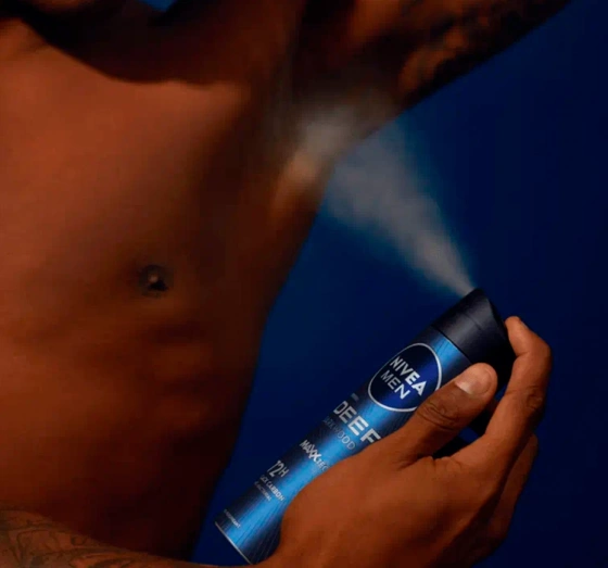 NIVEA MEN Deep DarkWood Maxx Tech 72h Black Carbon antyperspirant w sprayu 150 ml