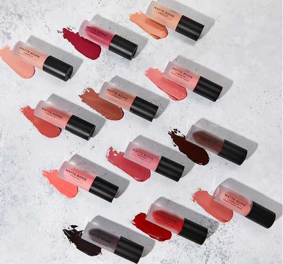 Makeup Revolution Matte Bomb pomadka do ust Nude Charm 4,6ml