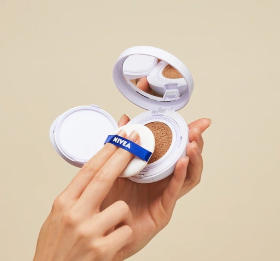 NIVEA Hyaluron Cellular Filler podkład w kompakcie SPF15 02 Mittel 15 g