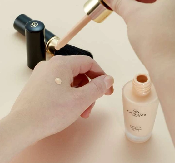 Oriflame Giordani Gold Liquid Silk Foundation SPF12 podkład do twarzy Vanilla 30ml