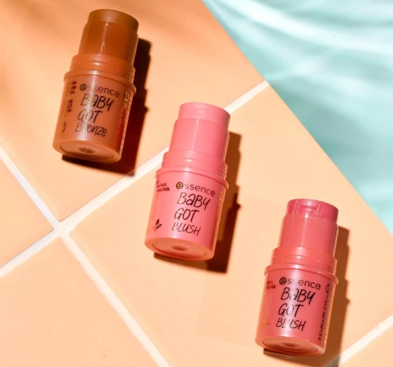 Essence Baby Got Bronze bronzer do twarzy w sztyfcie 10 Cinnamon Spice 5,5 g