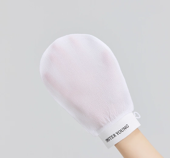Sister Young Nova złuszczająca rękawica do peelingu ciała White