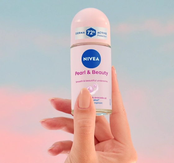 NIVEA Pearl&Beauty antyperspirant roll-on dla kobiet 50 ml