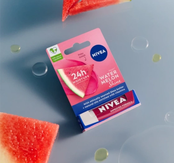 NIVEA pielęgnująca pomadka do ust Watermelon Shine 4,8 g