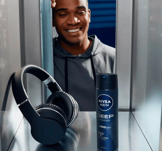 NIVEA MEN Deep DarkWood Maxx Tech 72h Black Carbon antyperspirant w sprayu 150 ml