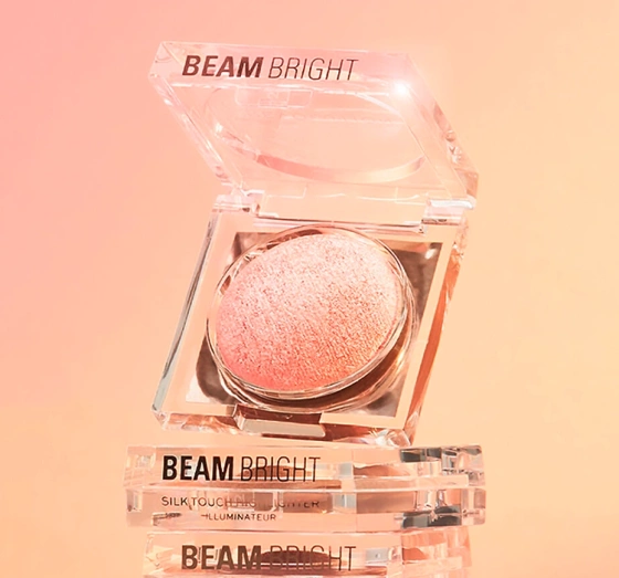 Makeup Revolution Beam Bright rozświetlacz do twarzy Rose Lustre 2,45g